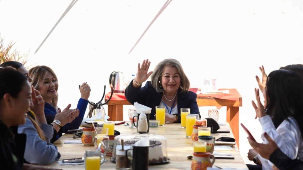 Se reúne la Presidenta Municipal Socorro Calderón con mujeres periodistas