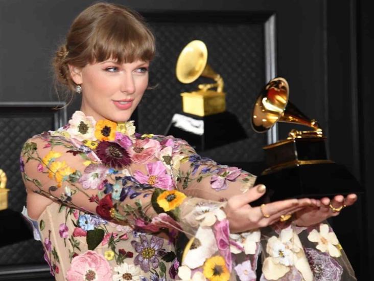 Taylor Swift y Beyoncé hacen historia en los Grammy Taylor Swift y Beyoncé hacen historia en los Grammy