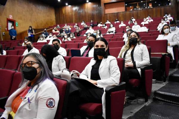 Culminan 61 residentes del IMSS Sinaloa especialidades