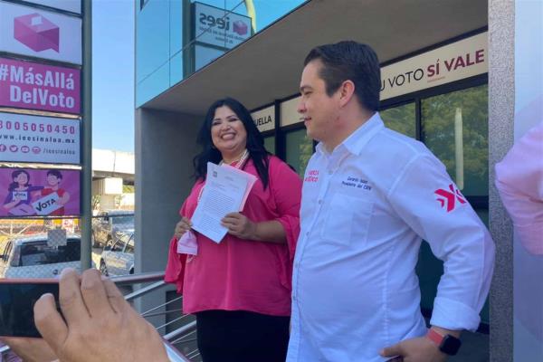 Rosa Elena Millán se registra ante el IEES como candidata a la gubernatura de Sinaloa