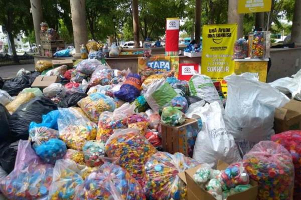 Una Ayuda Una Sonrisa invita a donar tapitas de plástico