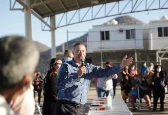 Entrega Quirino títulos de propiedad en la colonia Antorchista