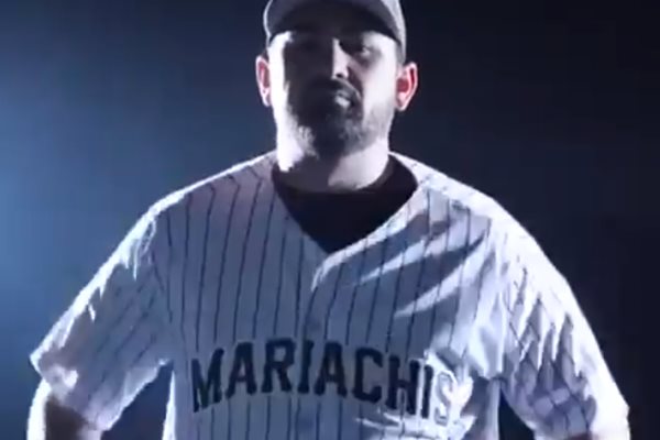 Mariachis hace oficial la llegada de Adrián González