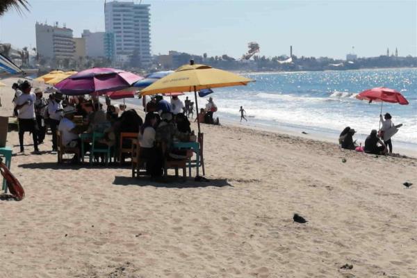 Retiran más de 3.5 toneladas de basura en playas de Mazatlán