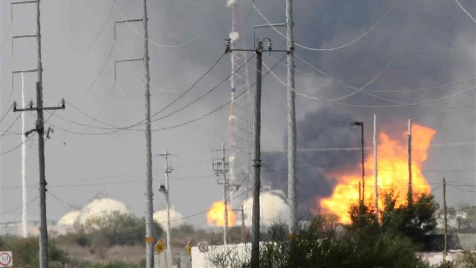 Se incendia refinería Lázaro Cárdenas en Minatitlán, Veracruz