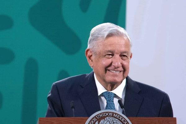 López Obrador denuncia atentado a la democracia por parte del INE