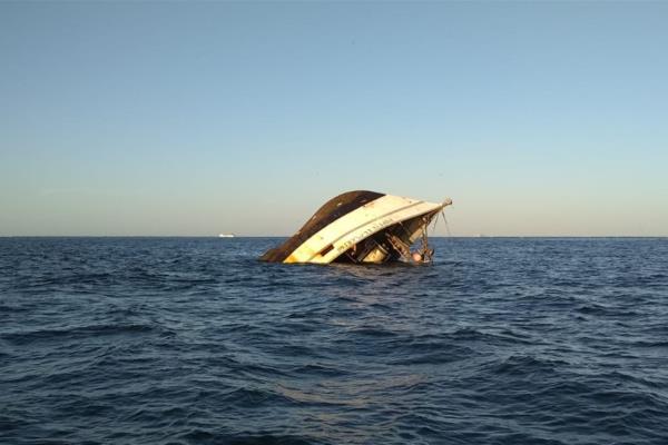 Chocan barco camaronero y el ferry frente a Topolobampo; hay 7 lesionados