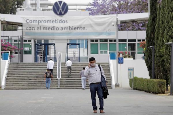 Volkswagen interrumpe la producción en México por la escasez de chips