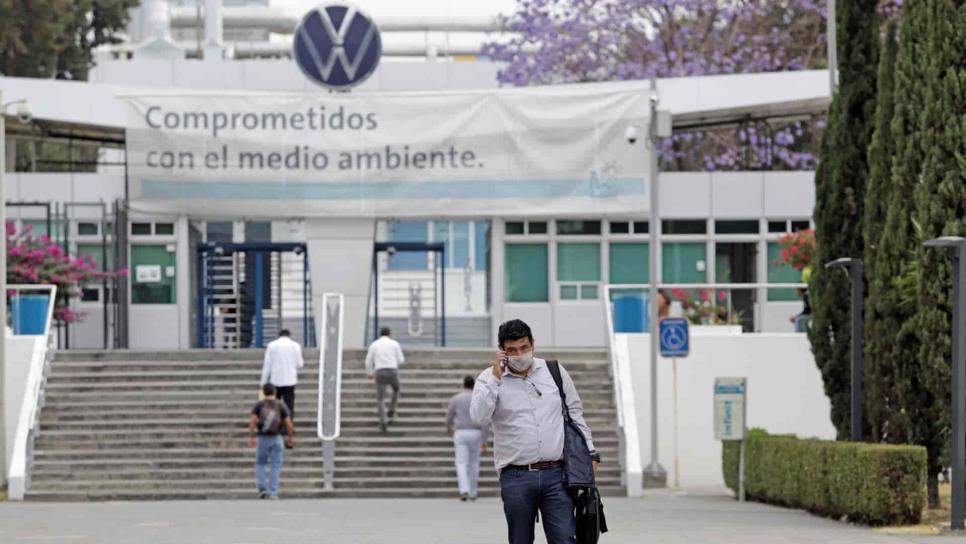 Volkswagen interrumpe la producción en México por la escasez de chips