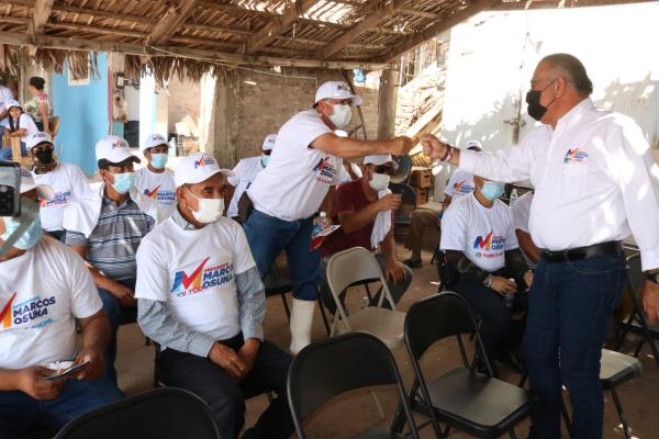 Se compromete Marco Osuna con pescadores de Paredones