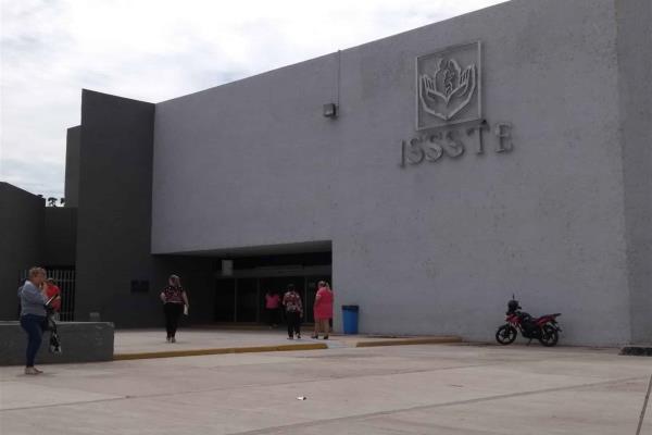 ISSSTE de Los Mochis, ni medicamento ni aire acondicionado
