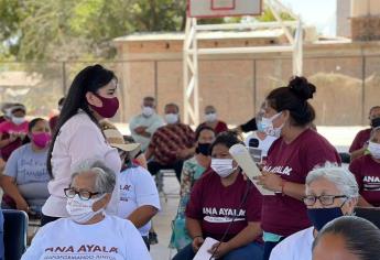 Habitantes de El Jitzámuri arropan a Ana Ayala