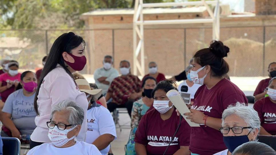 Habitantes de El Jitzámuri arropan a Ana Ayala