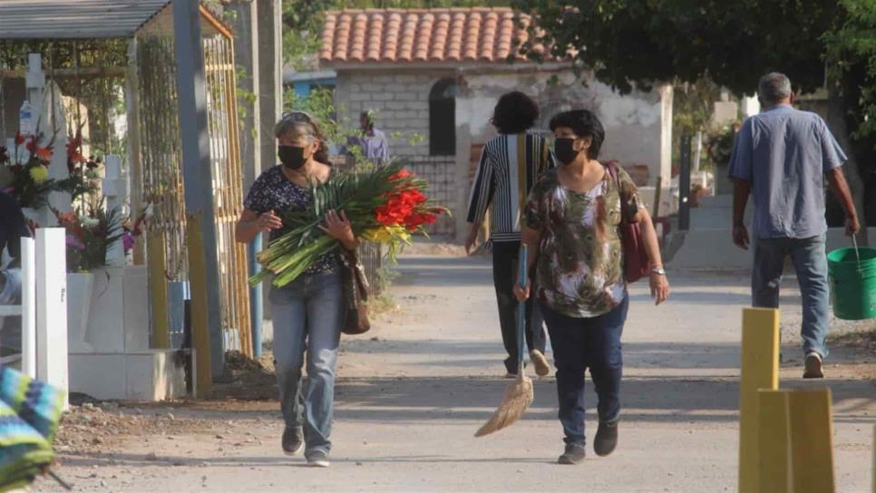 Celebran Día de las Madres con baja en visita a panteones de Los Mochis