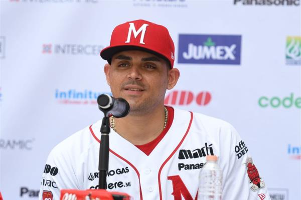 Presenta Diablos Rojos del México a Roberto Osuna