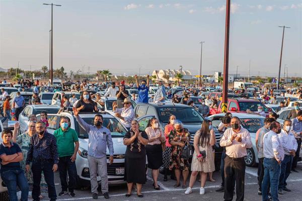 Participan más de mil 300 autos en caravana a favor de la vida