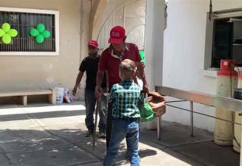 Joel festeja su cumpleaños con personas sin hogar en la Iglesia del Carmen