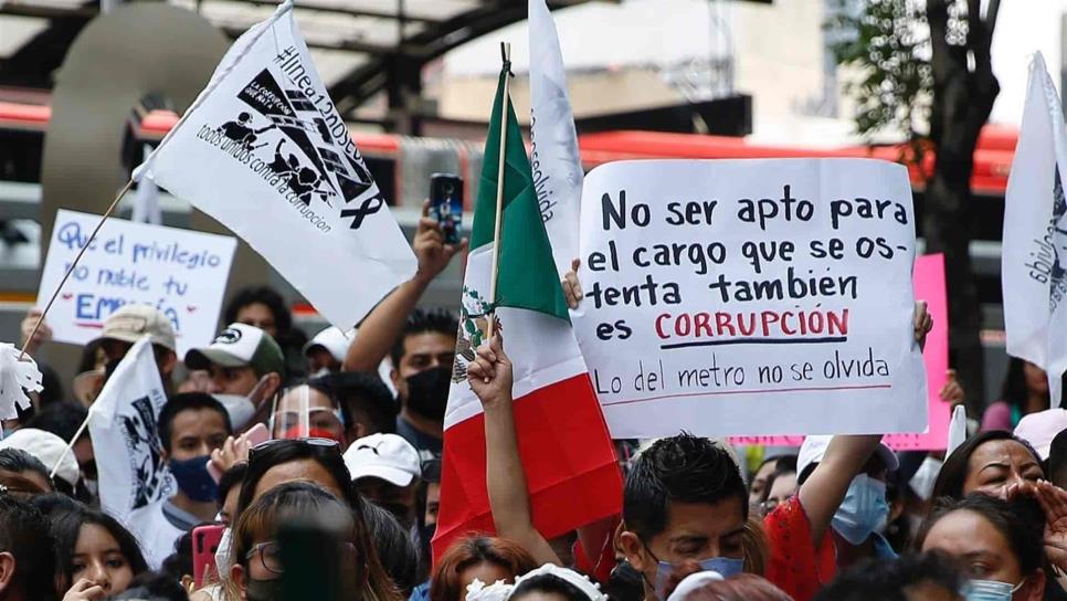 Familiares de muertos en metro de Ciudad de México presentan denuncia penal