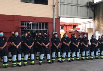 Entregan uniformes a bomberos de Culiacán