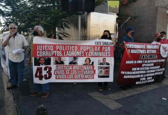 Profesores de la CNTE protestan contra el gobierno federal en Los Mochis