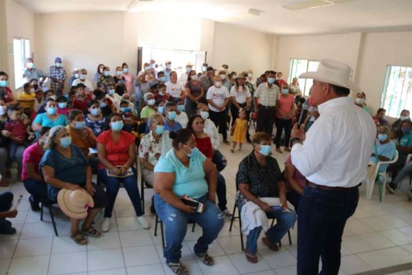 Osuna Moreno se compromete a activar los 35 dispensarios médicos en Ahome