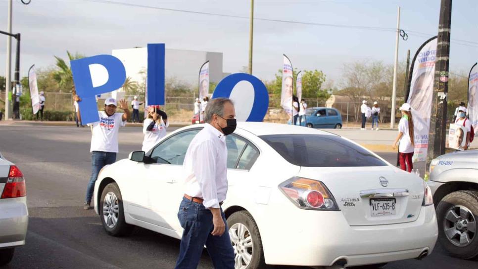 En un crucero de Culiacán, cierra campaña Sergio “El Pío” Esquer