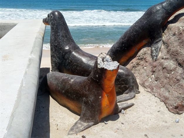 Cortan una cabeza al monumento de Lobos Marinos en Mazatlán | Luz Noticias