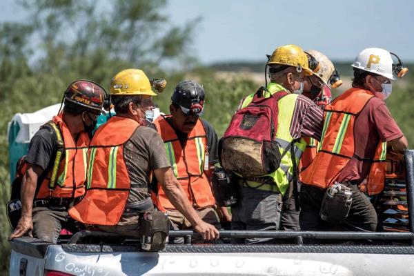 Suman cinco los mineros hallados sin vida en el derrumbe del norte de México
