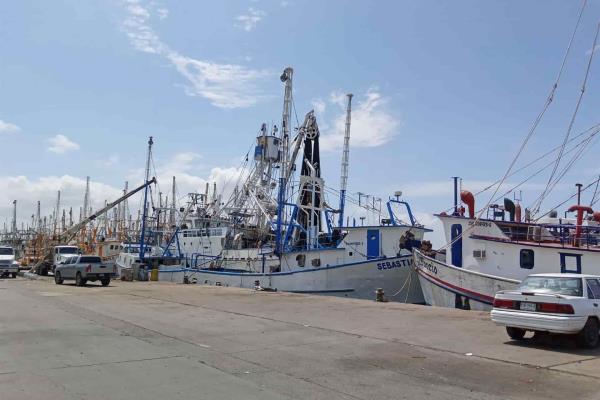 Acusan pescadores exceso de trámites en Capitanía de Puerto
