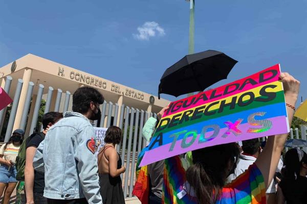 Comunidad LGBT+ reprueba terapias para modificar la orientación sexual