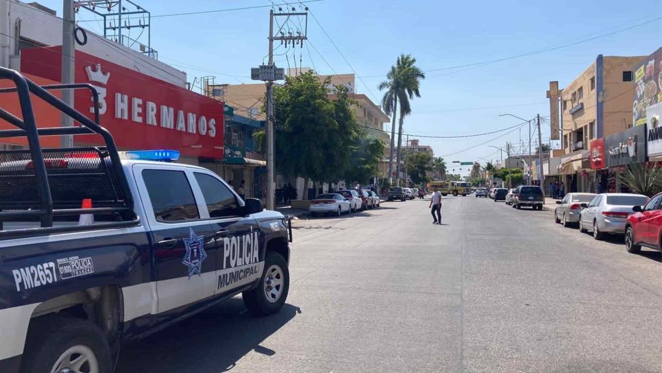 Joven es perseguido y acosado en pleno centro de Los Mochis