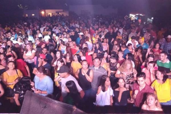 Critican que baile en la Villa de Ahome no contó con medidas anticovid