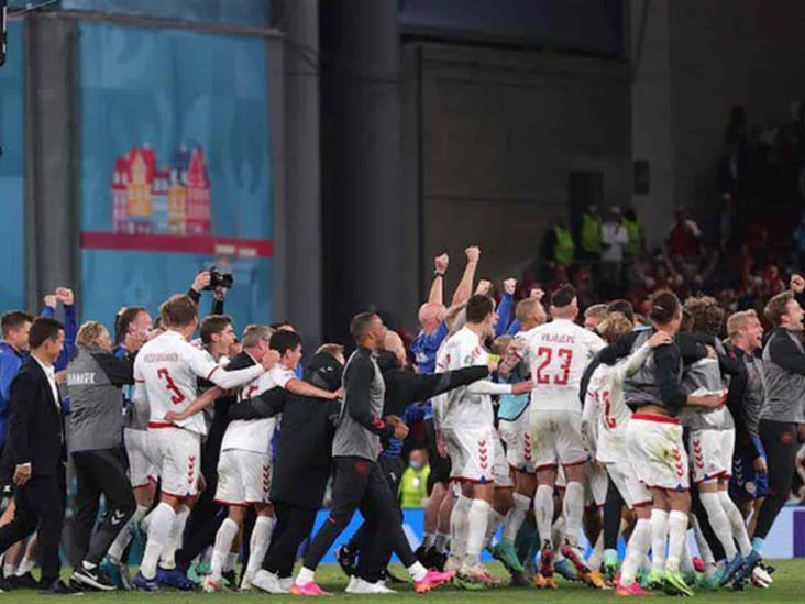Dinamarca golea a Rusia y se mete a los octavos de final de la Eurocopa. Dinamarca golea a Rusia y se mete a los octavos de final de la Eurocopa.