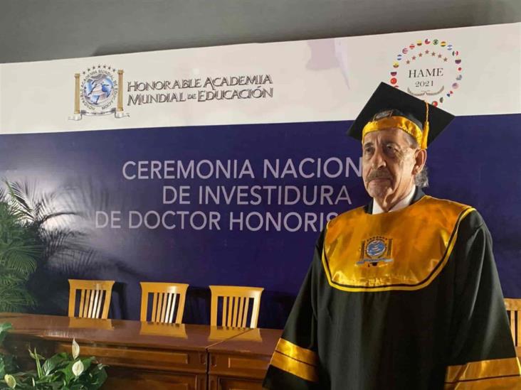 Melchor Angulo recibe reconocimiento Honoris Causa Melchor Angulo recibe reconocimiento Honoris Causa
