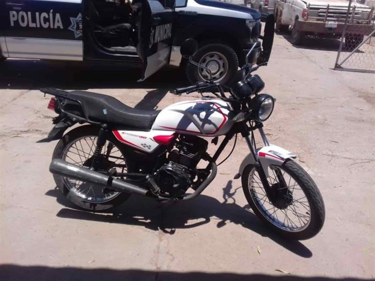 Policías detienen a sujeto en una motocicleta robada Policías detienen a sujeto en una motocicleta robada
