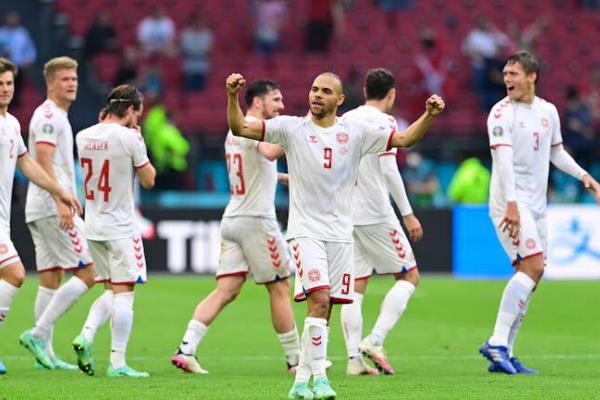 Dinamarca golea y avanza a cuartos de final de la Eurocopa