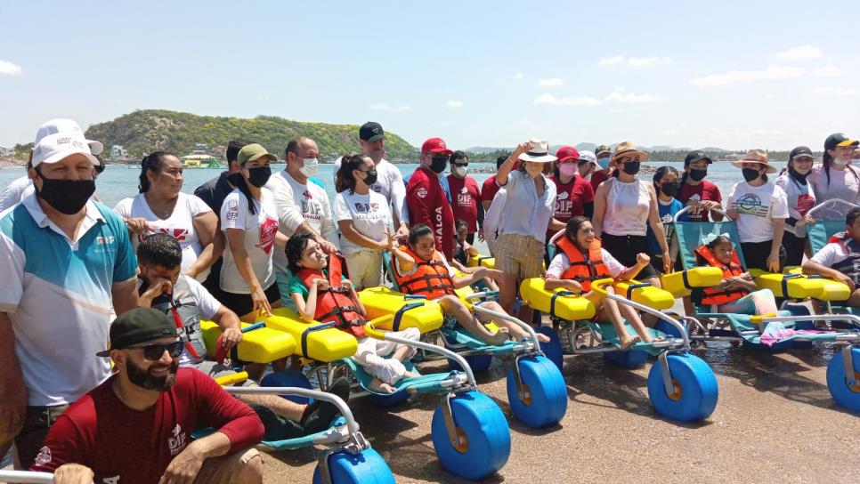 Personas con capacidades diferentes disfrutan de convivio en la playa