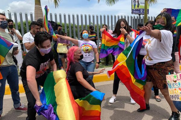 Por el Día Mundial del Orgullo LGBT+, piden a Quirino publicar reforma al Código Familiar