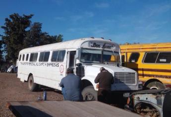 Denuncian sobrecupo de jornaleros en camiones del campo