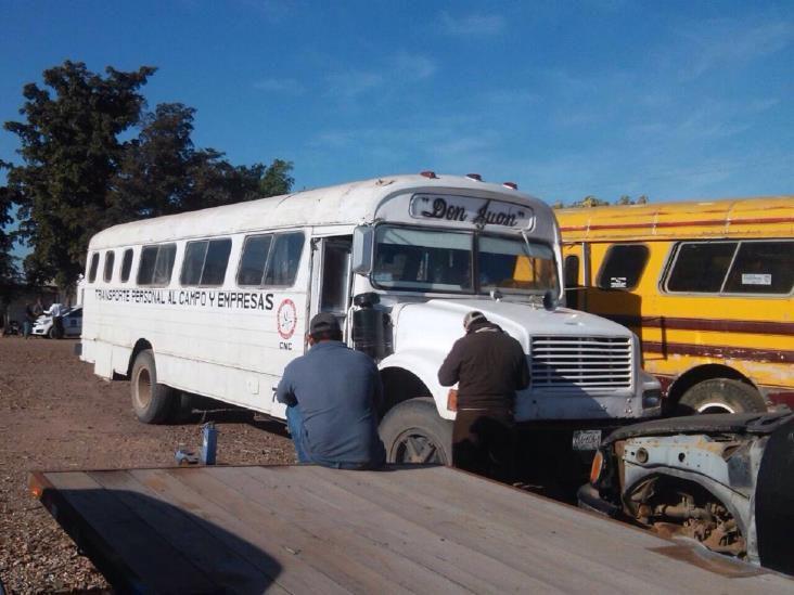 Denuncian sobrecupo de jornaleros en camiones del campo