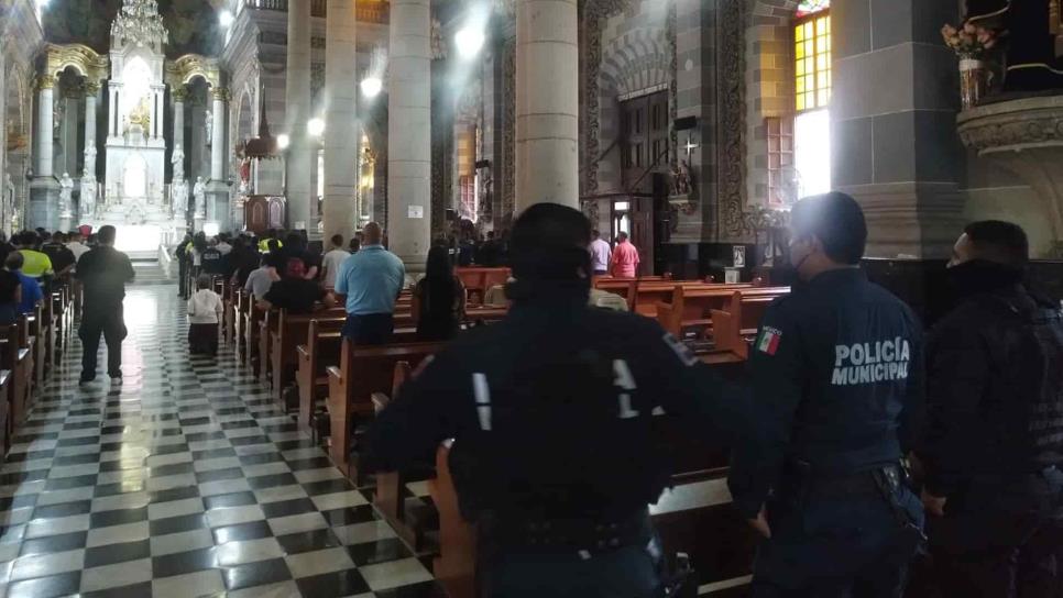 Con trabajo y ante la alerta de tormenta, policías celebran su día