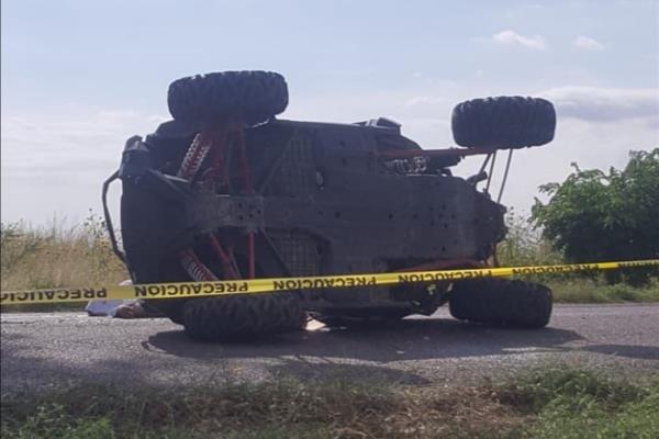 Muere joven mujer al volcar en un rzr en Guasave; hay dos lesionados