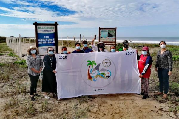 Sedesu iza bandera de Playa Limpia Sustentable en El Verde Camacho