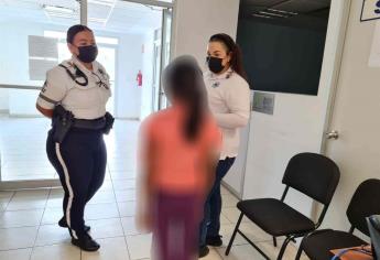 Niña se pierde en el Centro de Culiacán y policías la llevan a su casa
