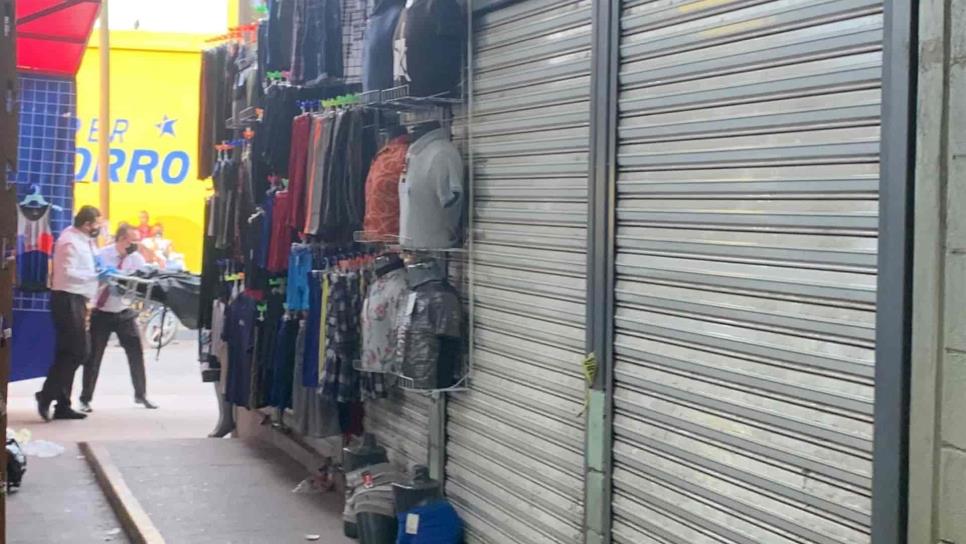 Encuentran muerto a hombre en baños del mercado Zona 30