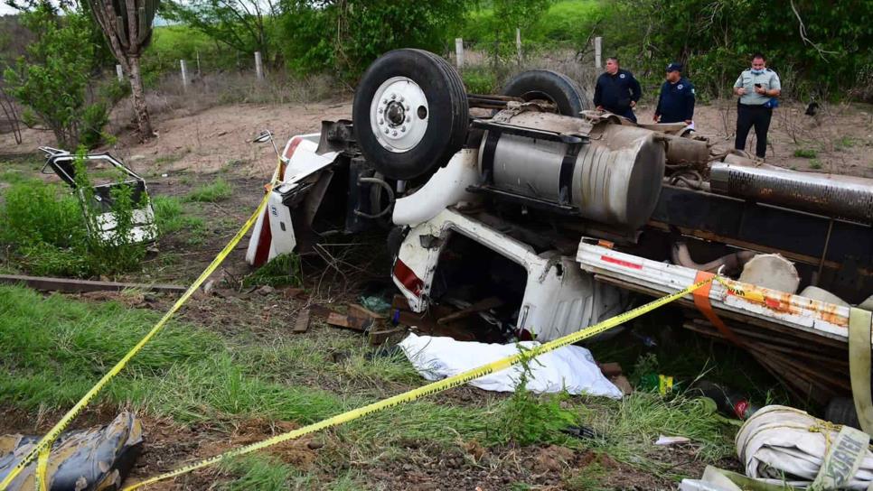 Muere chofer de torton tras accidente por la México 15 en Tobora, Mocorito Muere chofer de torton tras accidente por la México 15 en Tobora, Mocorito