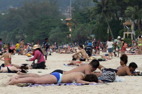 Tailandia prohíbe las cremas solares con químicos que dañen los corales