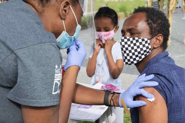 La mitad de la población de Estados Unidos, vacunada ya con la pauta completa