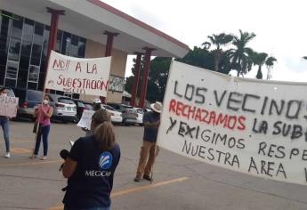 Protestan vecinos de Bosques del Pedregal en el Ayuntamiento de Ahome