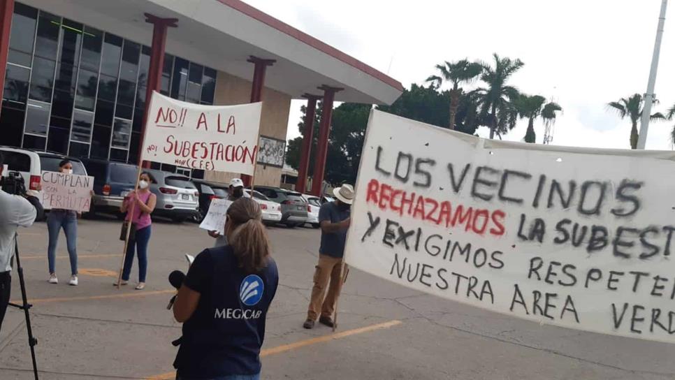 Protestan vecinos de Bosques del Pedregal en el Ayuntamiento de Ahome Protestan vecinos de Bosques del Pedregal en el Ayuntamiento de Ahome